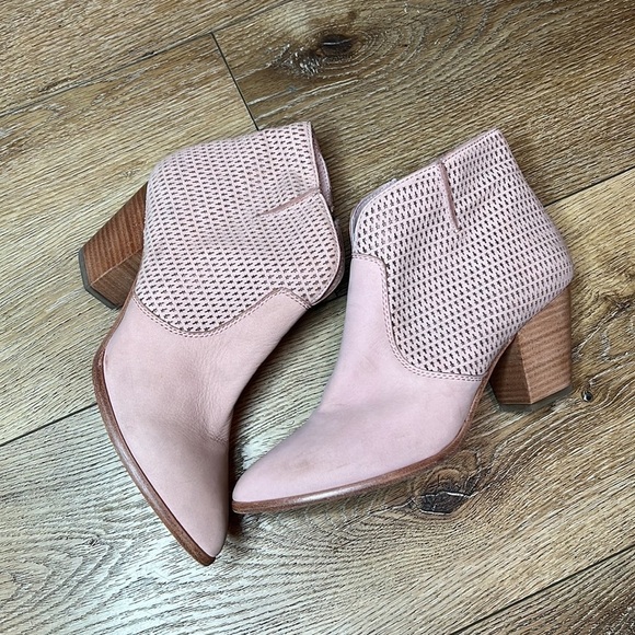 Frye Jennifer Blush Pink Perforated Booties Size 8.5 - Picture 3 of 10